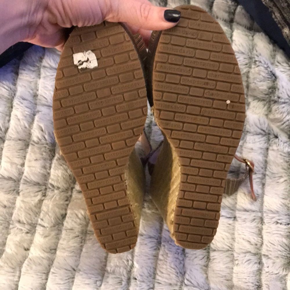 Beautiful striped Charles David espadrilles - Picture 6 of 7